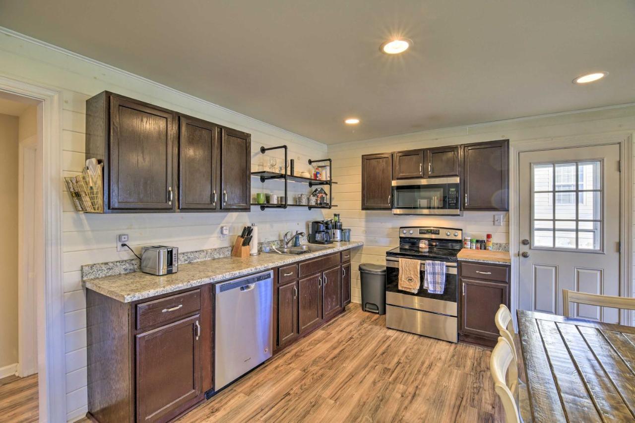 Cozy Bristol Home With Yard About 1 Mile To Downtown! Esterno foto