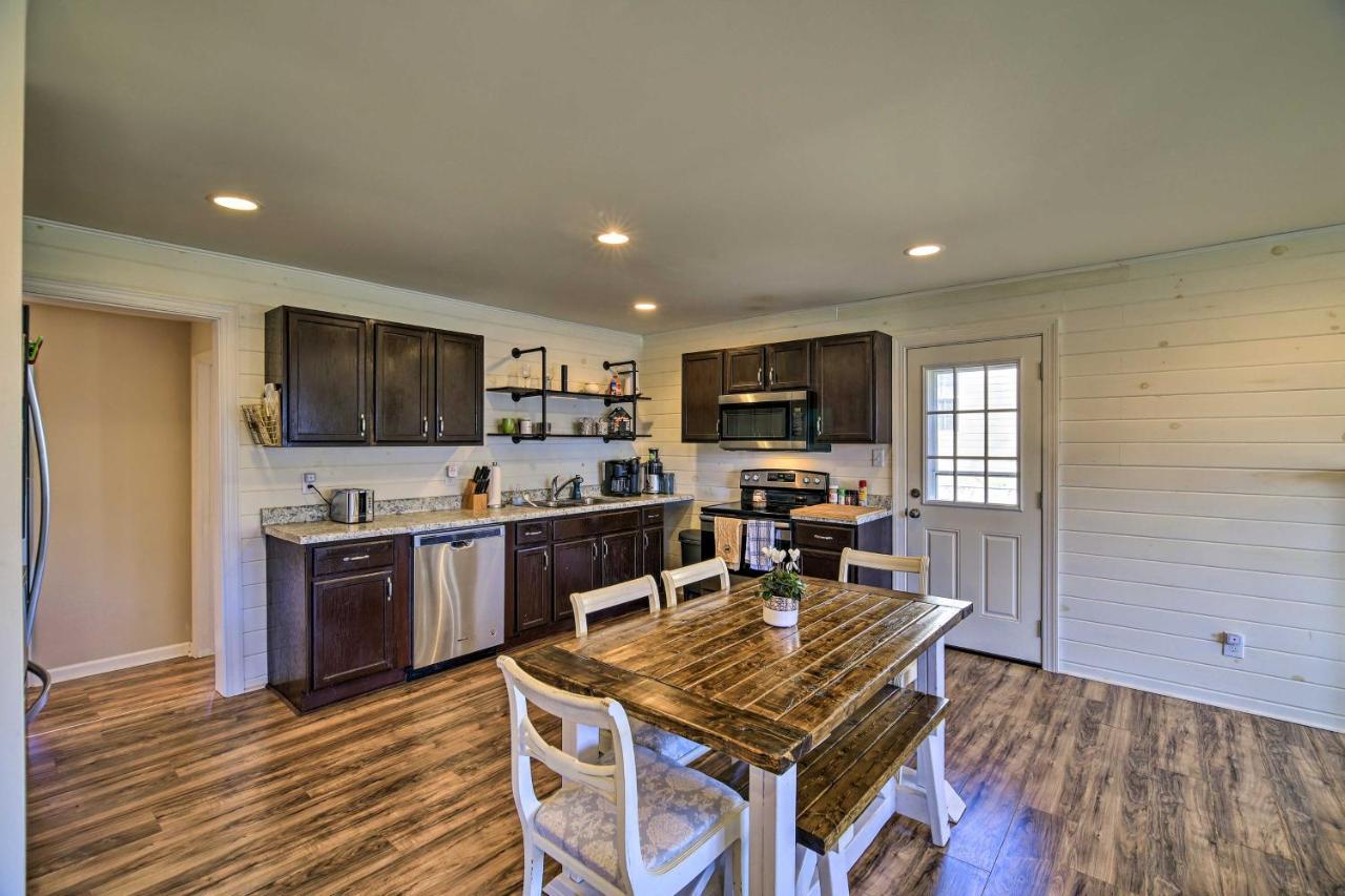 Cozy Bristol Home With Yard About 1 Mile To Downtown! Esterno foto
