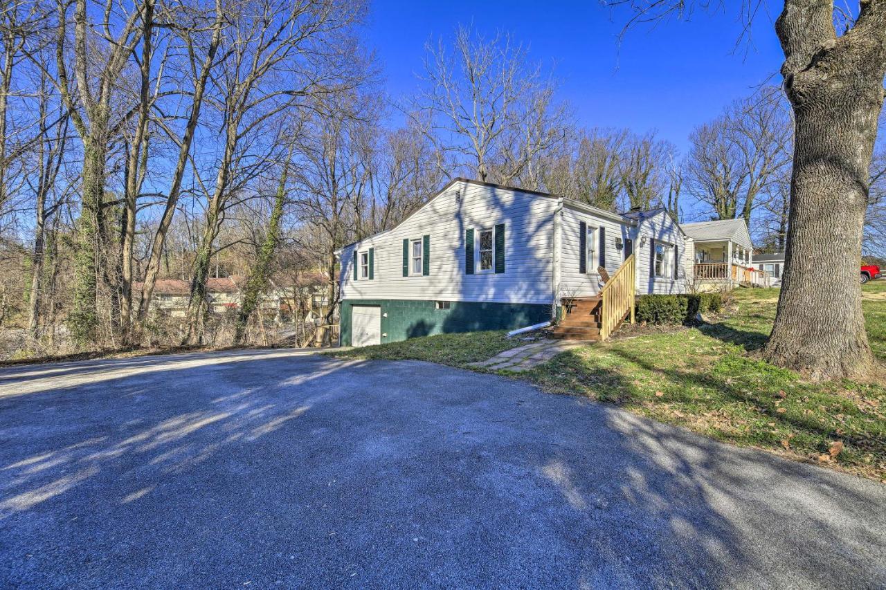 Cozy Bristol Home With Yard About 1 Mile To Downtown! Esterno foto